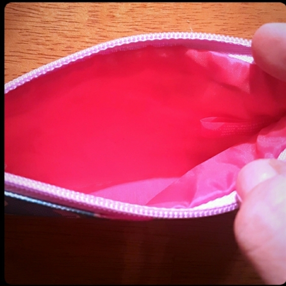 Lilly Pulitzer and Estee Lauder Collaboration Cosmetic Bag in Hot Pink w/ Lemons - Picture 2 of 4